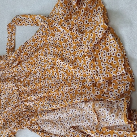 Boutique Mustard Yellow and White Floral Print Long Sleeve Faux Wrap Mini Dress - Picture 14 of 16